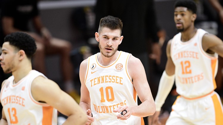 Game Preview: Tennessee Hosts No. 15 Kansas