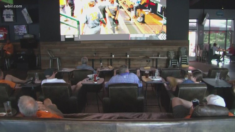 Fans gather in Knoxville to watch Vols take on Texas, spirits stay high despite world series elimination