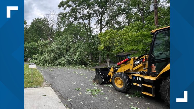 Crews working to restore power across Oak Ridge after storms sweep through East Tennessee