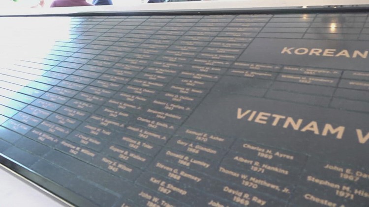 UT Army ROTC Alumni Council dedicates memorial for fallen student and staff soldiers