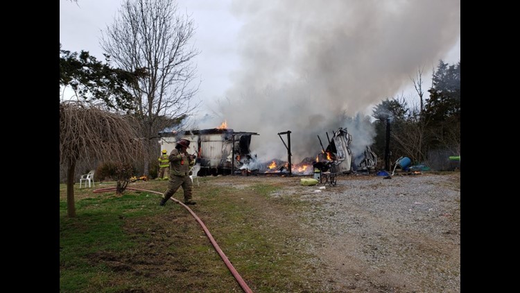 2 mobile homes destroyed in fire, no injuries reported