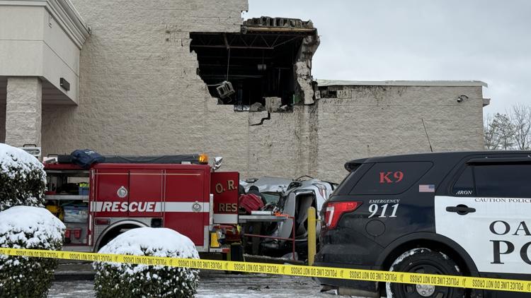 Emergency crews respond after car crashes into Food City in Oak Ridge