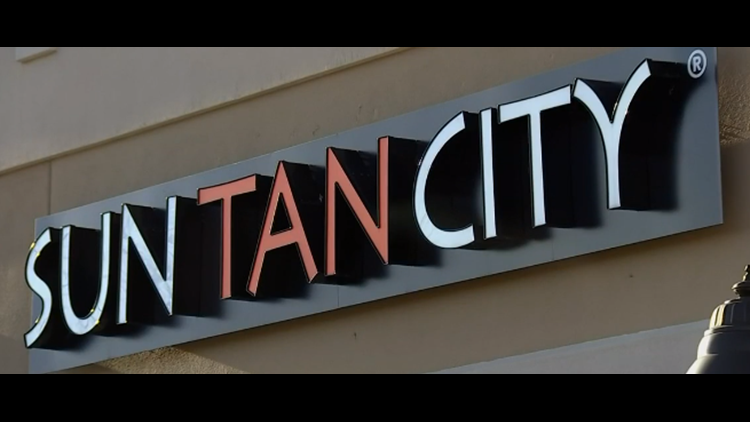 Woman catches man secretly recording her at tanning salon