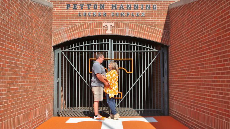 Tennessee couple has Vols announce gender of their first baby