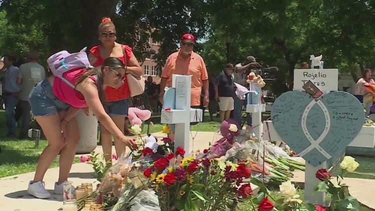 Mental health experts and lawmakers react to 40 mass shootings in 26 days