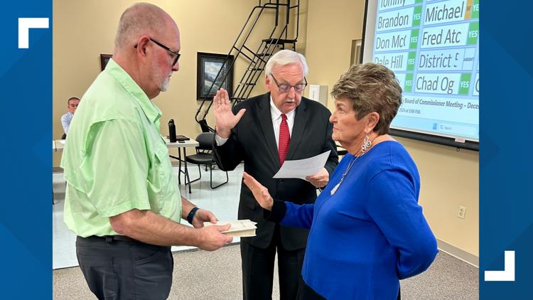 Sevier County commissioners unanimously vote to put Barbara Parton and Rick Valentine into vacant seats