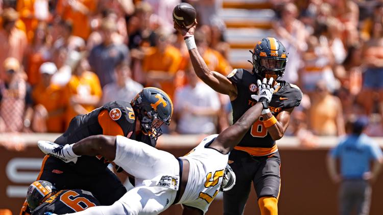 No. 15 Tennessee blows out Chattanooga in season opener, 69-3