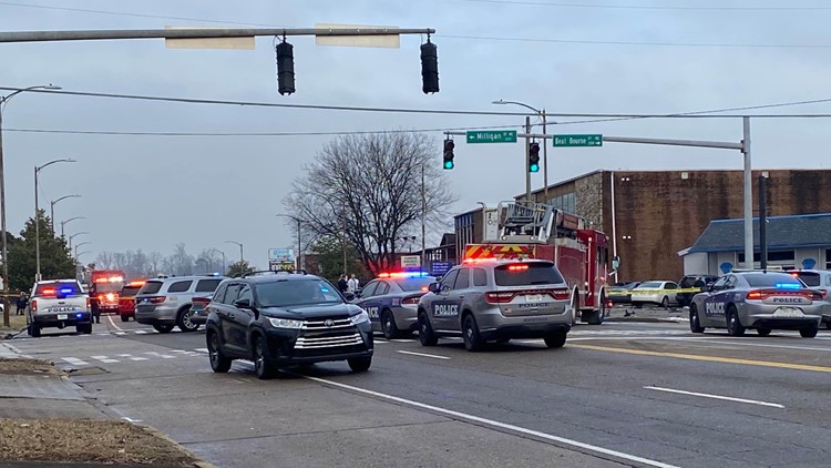 KPD: Several taken to hospital with severe injuries after multi-car crash on Magnolia Avenue