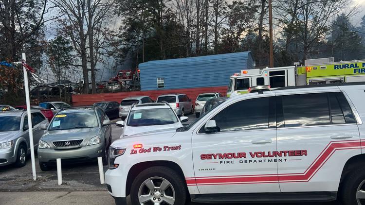 Multiple cars burn in fire at unoccupied home off Chapman Highway in Seymour