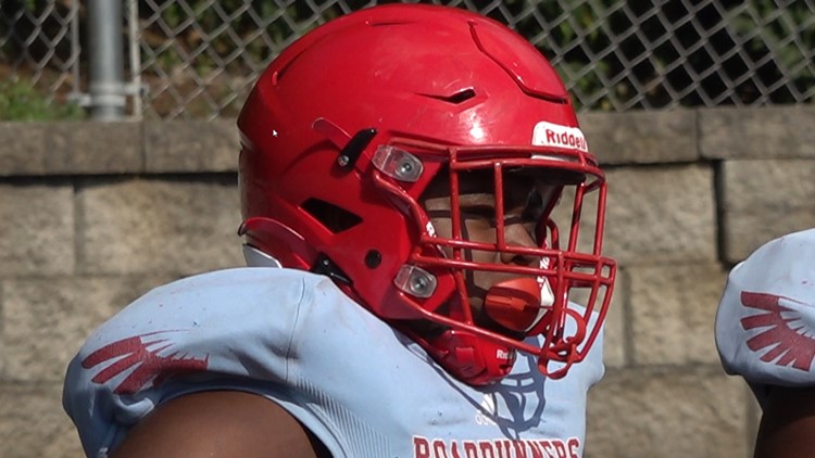 Austin-East DL Jabrillion Lauderback dedicates season to mom, grandmother who died