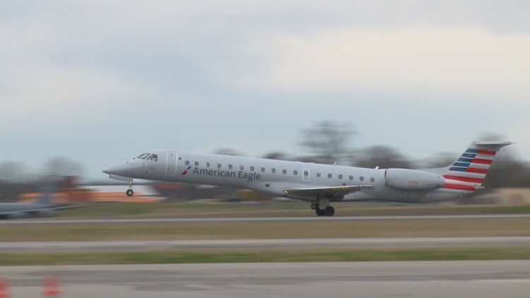Airlines preparing for holiday travel, searches for holiday travel increase