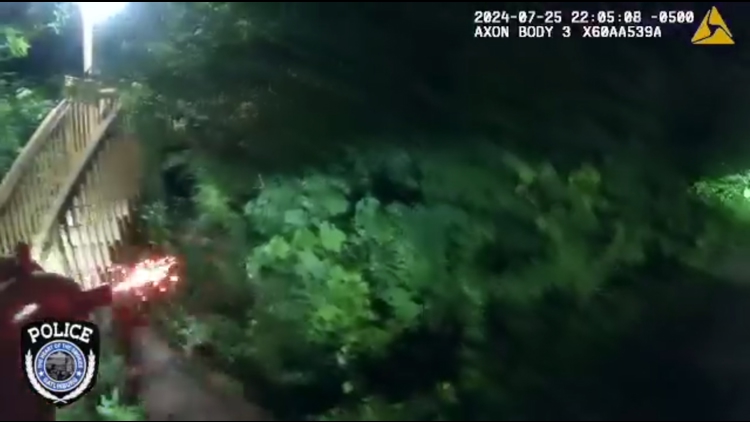 Police officers did not shoot bear in Gatlinburg on Thursday, authorities say Police officers did not shoot bear in Gatlinburg on Thursday, authorities say