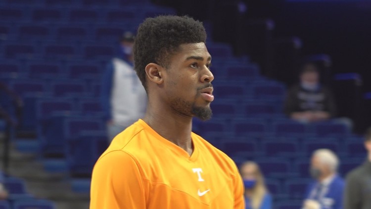 Report: Tennessee guard Victor Bailey Jr. enters transfer portal