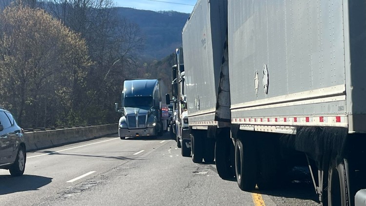 Crash involving semi-truck causes delays on I-75 South near Caryville