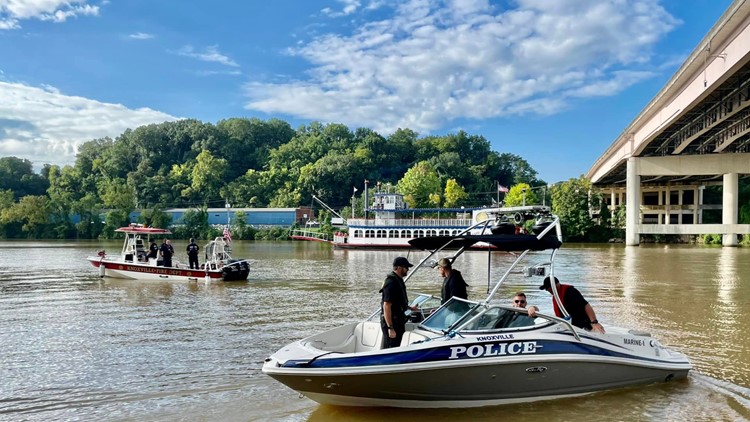 KPD and other emergency response agencies participating in training drills on Tennessee River