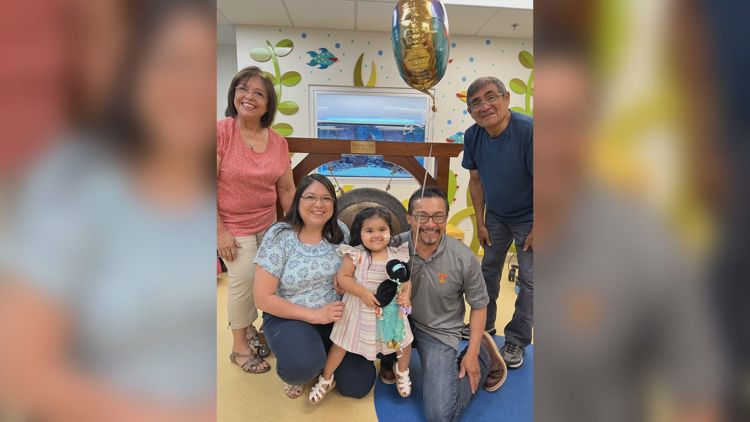 5-year-old Victoria overcomes cancer and shines in twirling debut at the Fantasy of Trees