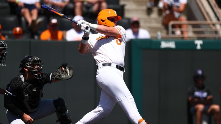 Tennessee takes Game 1 of NCAA Tournament Super Regional against Evansville, 11-6