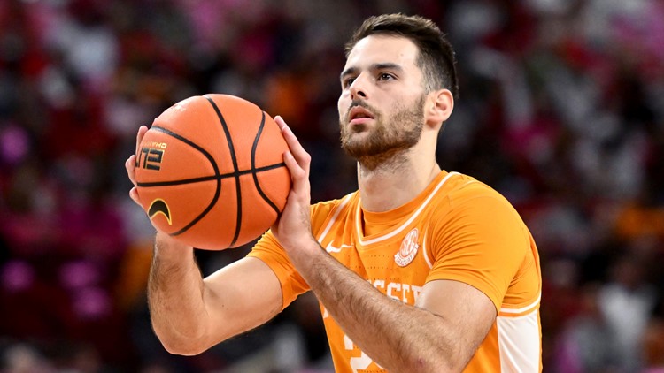 Santiago Vescovi warming up with intent to play for Vols in Elite 8 game against Purdue