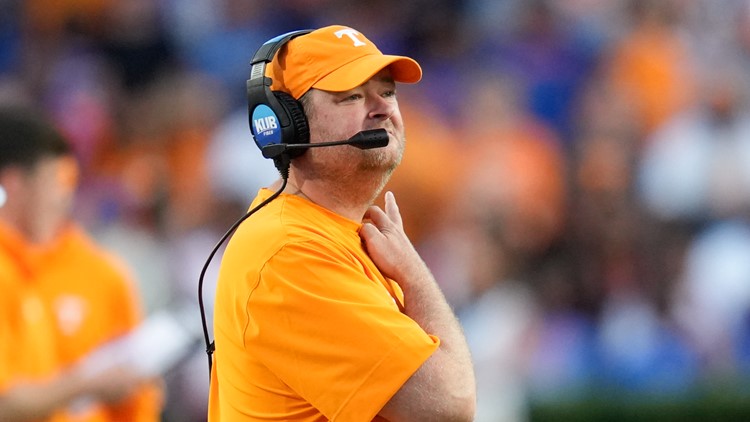 Tennessee football simulating game environment during second fall scrimmage