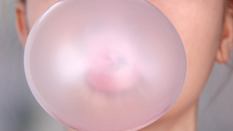 9th-grader files federal lawsuit against Knox County over gum-chewing, food consumption in class