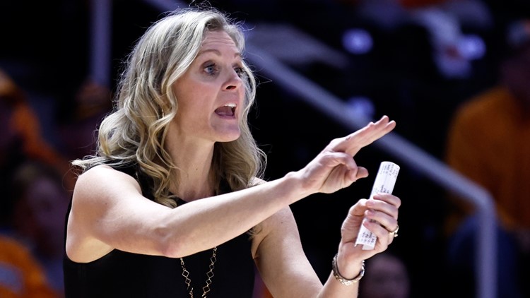 Kellie Harper signs contract extension through 2026-27