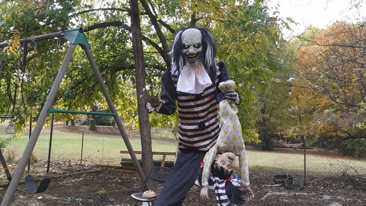 Northeast Knoxville man builds free Halloween attraction for community members Northeast Knoxville man builds free Halloween attraction for community members