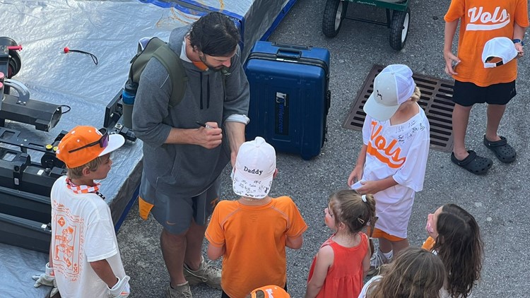 Tony Vitello signs autographs for kids after Tennessee gets eliminated from NCAA Tournament
