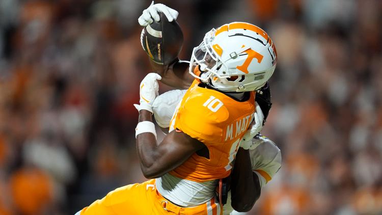 Tennessee wide receiver Mike Matthews never entered transfer portal, will stay with Vols