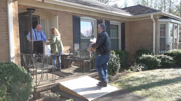 Mobile Meals delivers to seniors on Thanksgiving as need increases