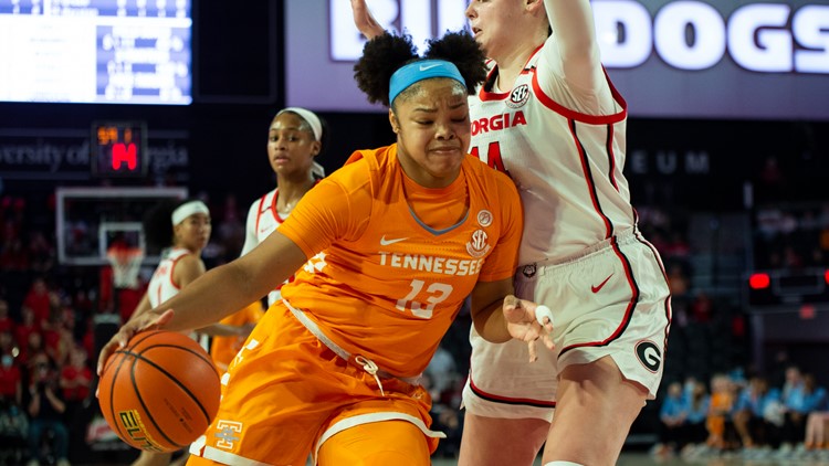 WATCH: Lady Vol head coach Kellie Harper honors graduate student Keyen Green after tearing her ACL