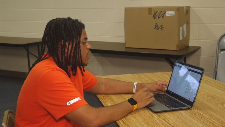 Graduating high school seniors in Tennessee can go through free real estate licensing program Graduating high school seniors in Tennessee can go through free real estate licensing program