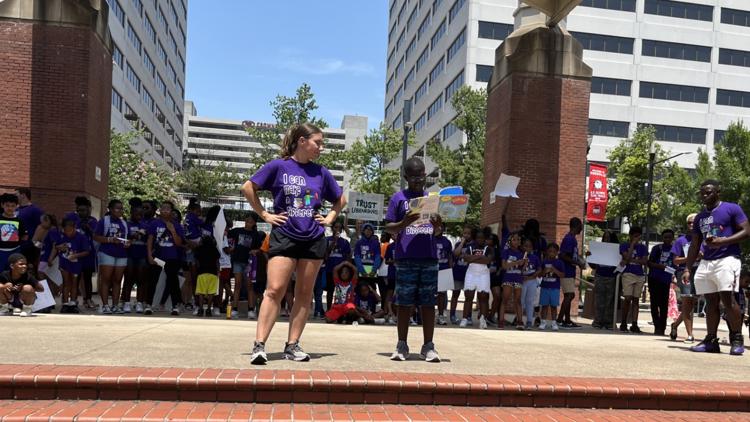 East Tennessee students rally against state book bans