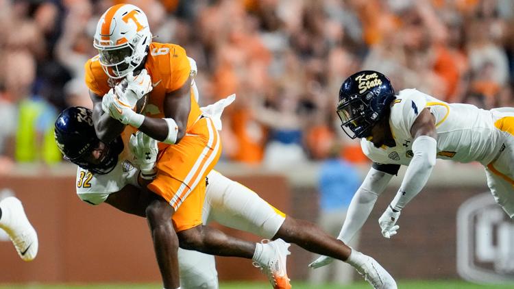 No. 7 Tennessee dominates Kent State, 71-0