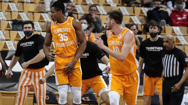 No. 7 Tennessee wins big on the road against No. 12 Missouri