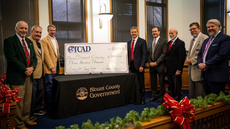 Gov. Lee presents $300,000 check to Blount County senior center