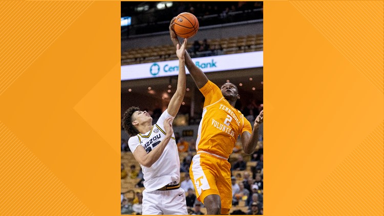 No. 17 Tennessee breezes by Missouri, 80-61