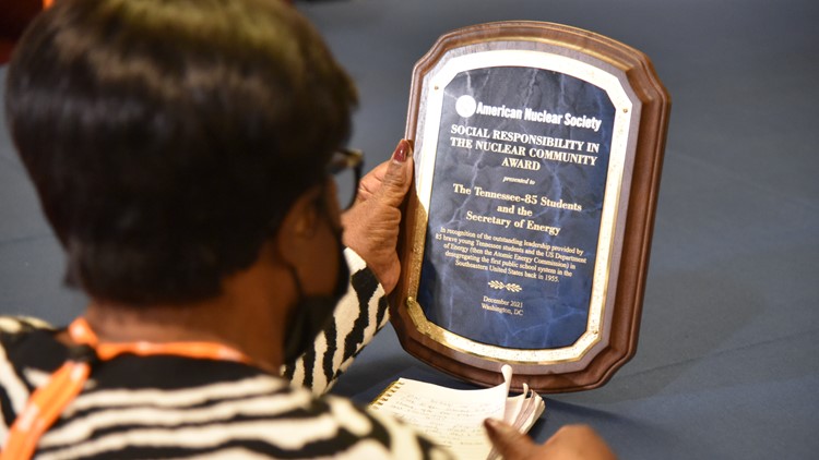 Oak Ridge 85, Secretary of Energy receive national award from American Nuclear Society