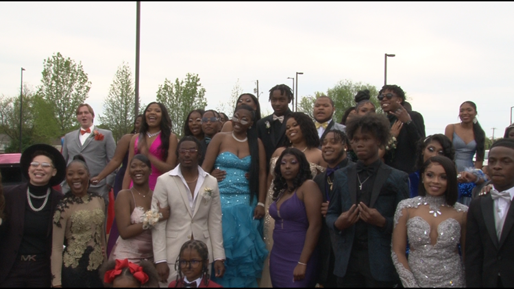 East Knoxville community sends Austin East students off to prom, giving hope in tough times East Knoxville community sends Austin East students off to prom, giving hope in tough times