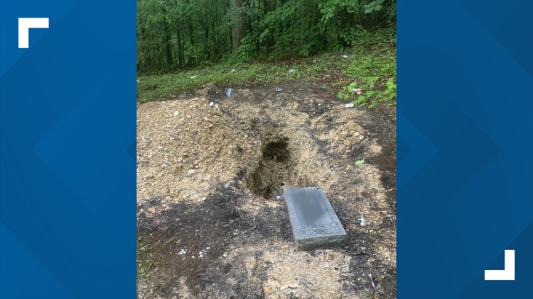 Bell County officials looking for suspects responsible for grave desecration