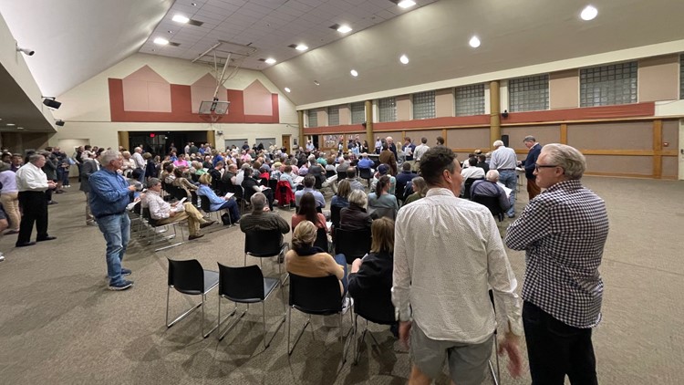 Hundreds of people gather for meeting on plan to install speed humps in Sequoyah Hills community