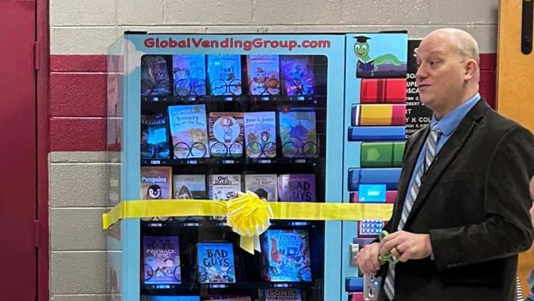 Morristown elementary school unveils new book vending machine
