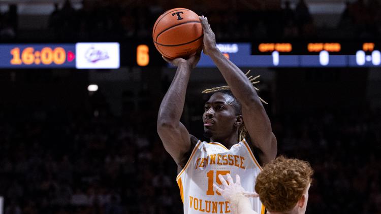 Tennessee guard Jahmai Mashack runs virtual food drive this holiday season
