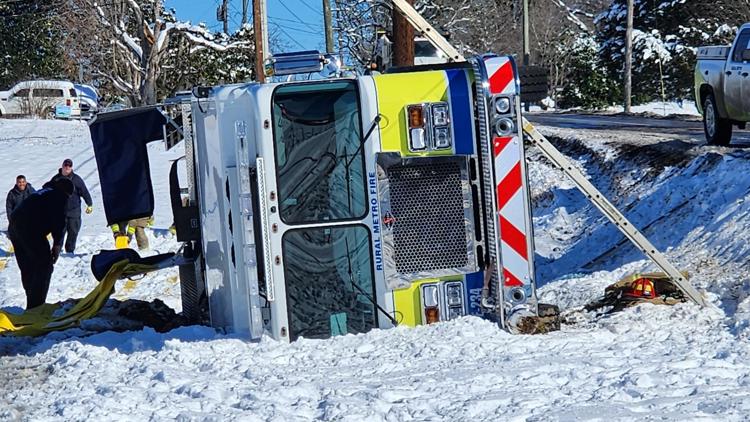No one hurt after fire truck crash in Gibbs
