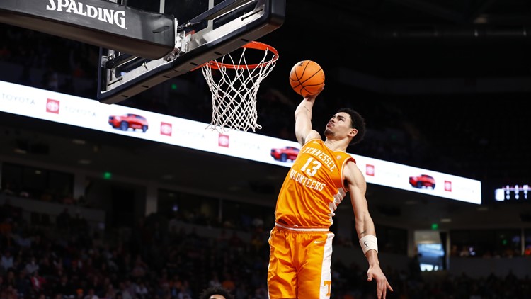 No. 8 Tennessee decimates South Carolina, 85-42