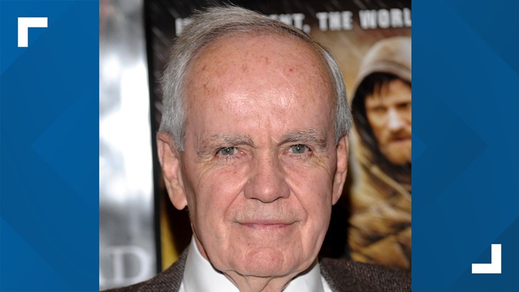 Cormac McCarthy, Pulitzer-winning author from Knoxville, dies at 89 years old