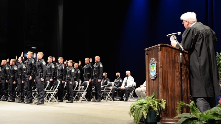 10 recruits sworn in during graduation ceremony and seven laterals join KPD