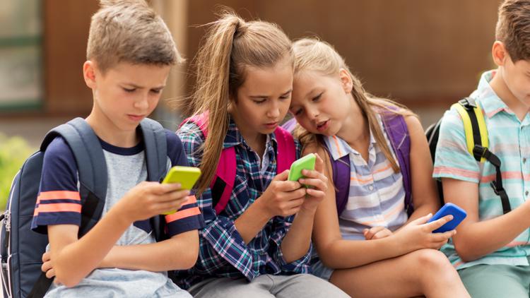 Education advocates expect Tennessee lawmakers to propose legislation on cell phones in schools