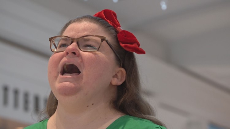 Knoxville woman brings holiday magic to life at West Town Mall