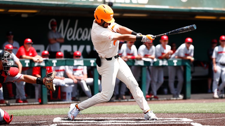 Tennessee baseball loses to Georgia 8-3, Bulldogs avoid series sweep