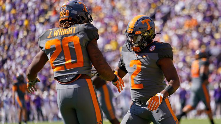 No. 8 Tennessee coasts by No. 25 LSU, 40-13